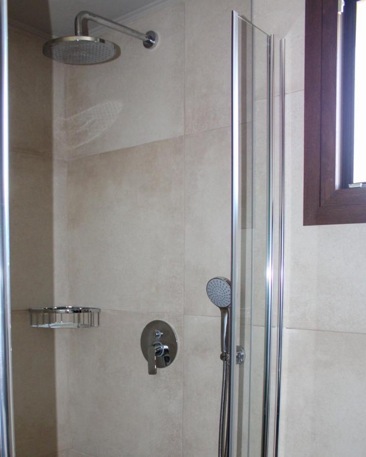 Agali Supreme Hospitality And Comfort Afytos Esterno foto
